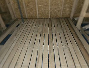 Zateplení stropu novostavby bungalovu pomocí dřevovláknité foukané izolace